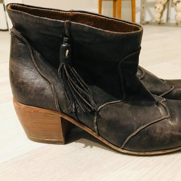 Catarina Martins Western Booties - Picture 2 of 3